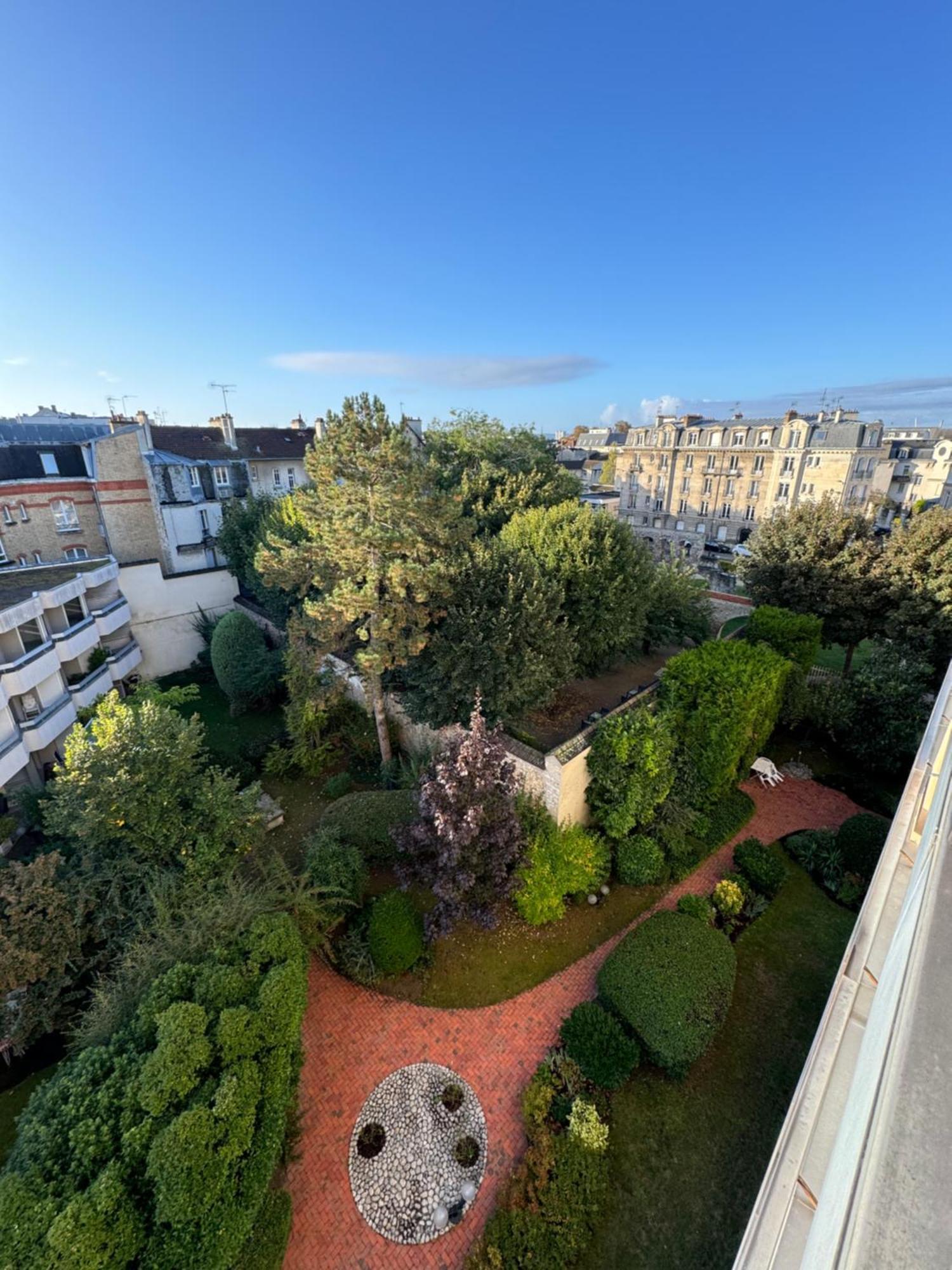 Studio- Avec Parking- Proche Cathedrale Реймс Екстер'єр фото